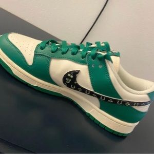 nike dunk low se lot trey pack malachite green